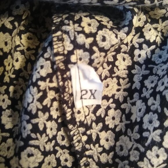In Group II 2X mini dress/tunic top black w-ivory floral print - Picture 11 of 13